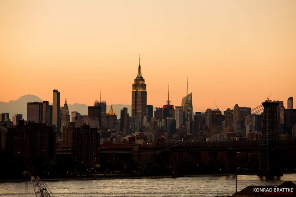 A breathtaking city skyline at sunset, perfect for a Brooklyn Grange wedding.